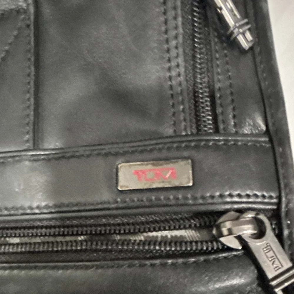Tumi Black Leather Laptop Briefcase Bag with Handles & Zippered Pockets